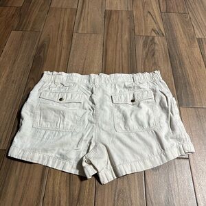 Old Navy Cream Cargo Shorts with Elastic Waistband